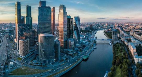 【近年来，全球金融中心经历了快速衰落。 由于政治不稳定和外部威胁，迪拜、新加坡和