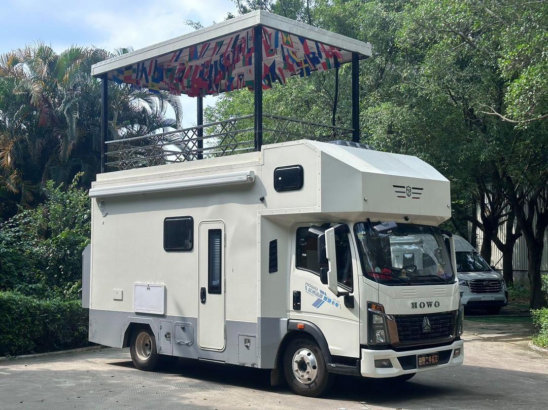 别再瞎操心啦！房车能不能住人？看完你就明白啦
总有人一刷到房车视频就爱抬杠：
“