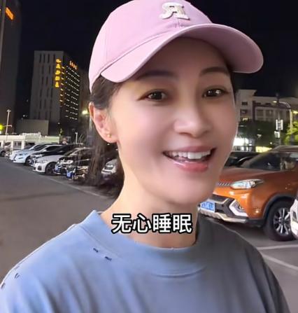 4岁姚笛深夜独自撸串对瓶吹，褪去甜美滤镜，沧桑独处才是成年人常态

2026年7