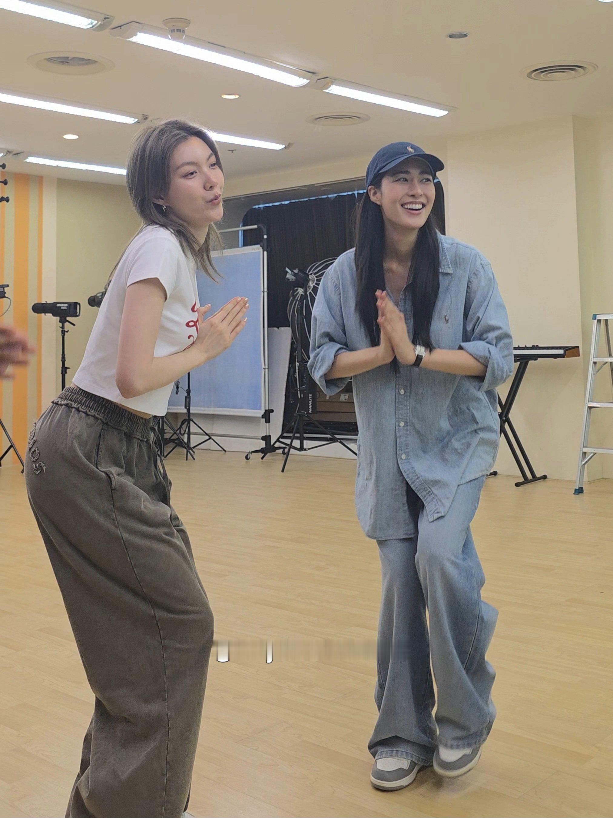 ​最适合牛仔衬衫的女人出现了 ​​​