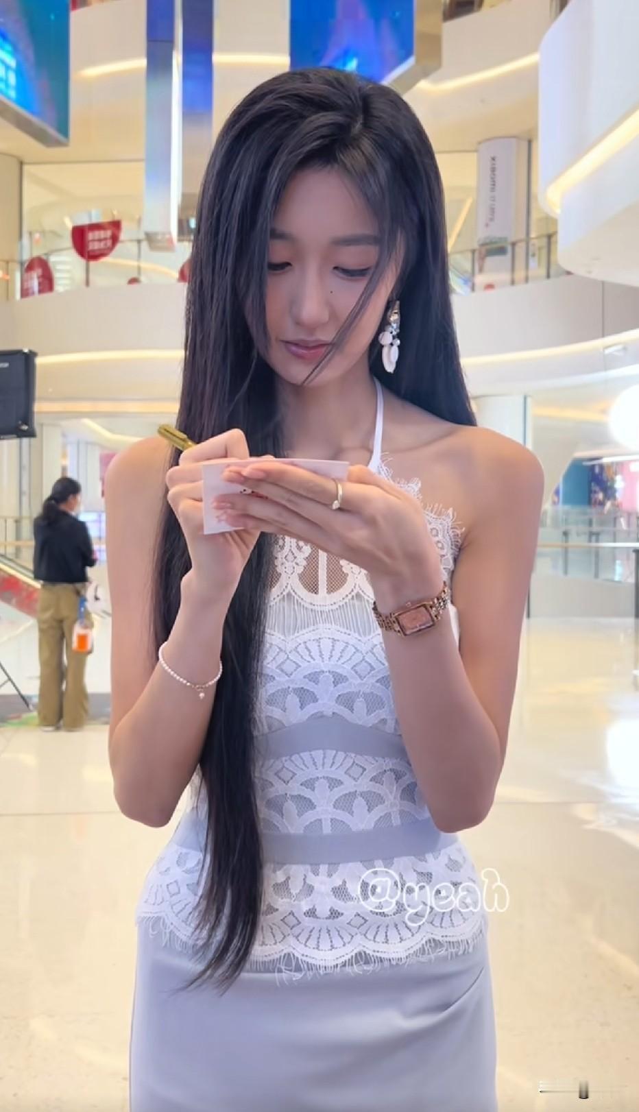 叶佳是她的巅峰颜值