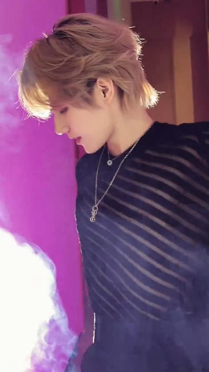 张真源黑色透视装张真源镂空透视装 哎呀一大早就看到这真的太幸福了吧！！张真源我的