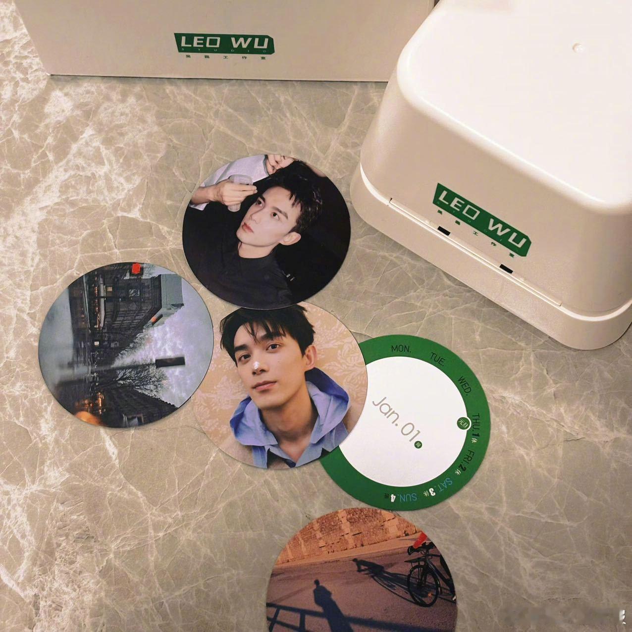 这个吴磊好浪漫啊 不得不感慨一句。。。这么多年真是一如既往的真诚，新年礼盒的设计