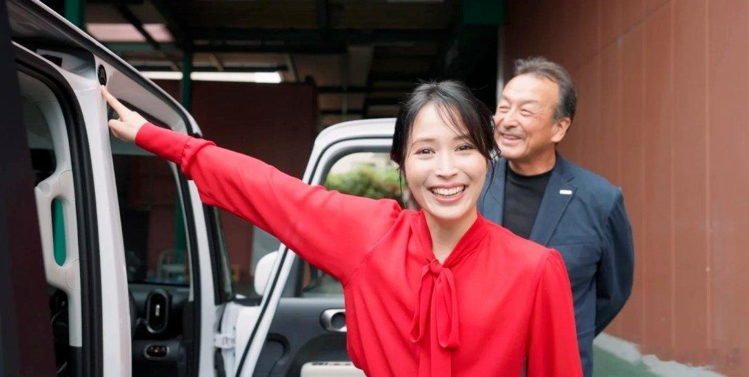 中国电车闯入丰田老家日本国民女神广濑爱丽丝代言比亚迪海獭，居然被骂“卖国”？这不