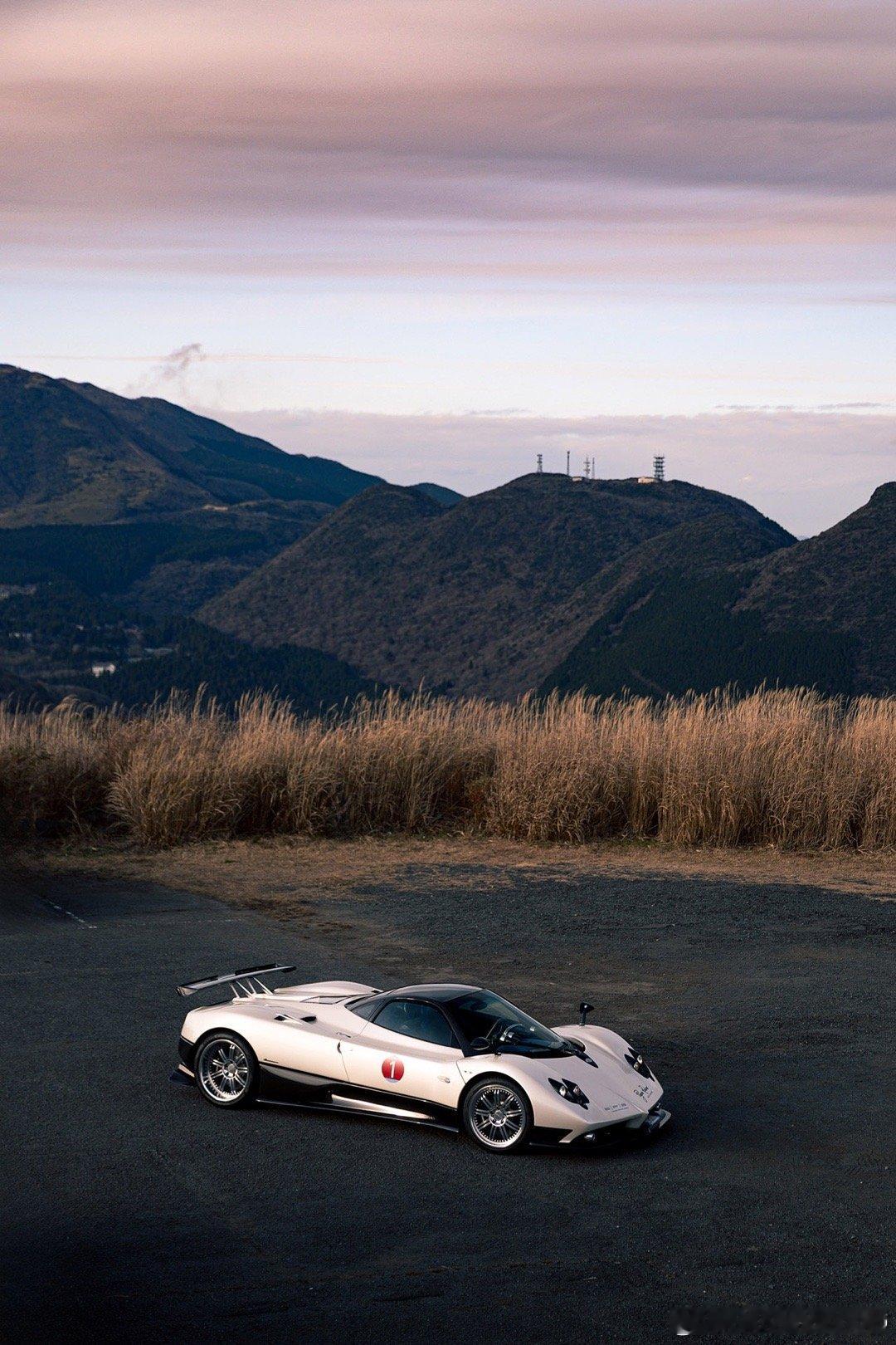 Pagani in Hakone  cars01豪车拍  三代帕加尼同堂，从箱根