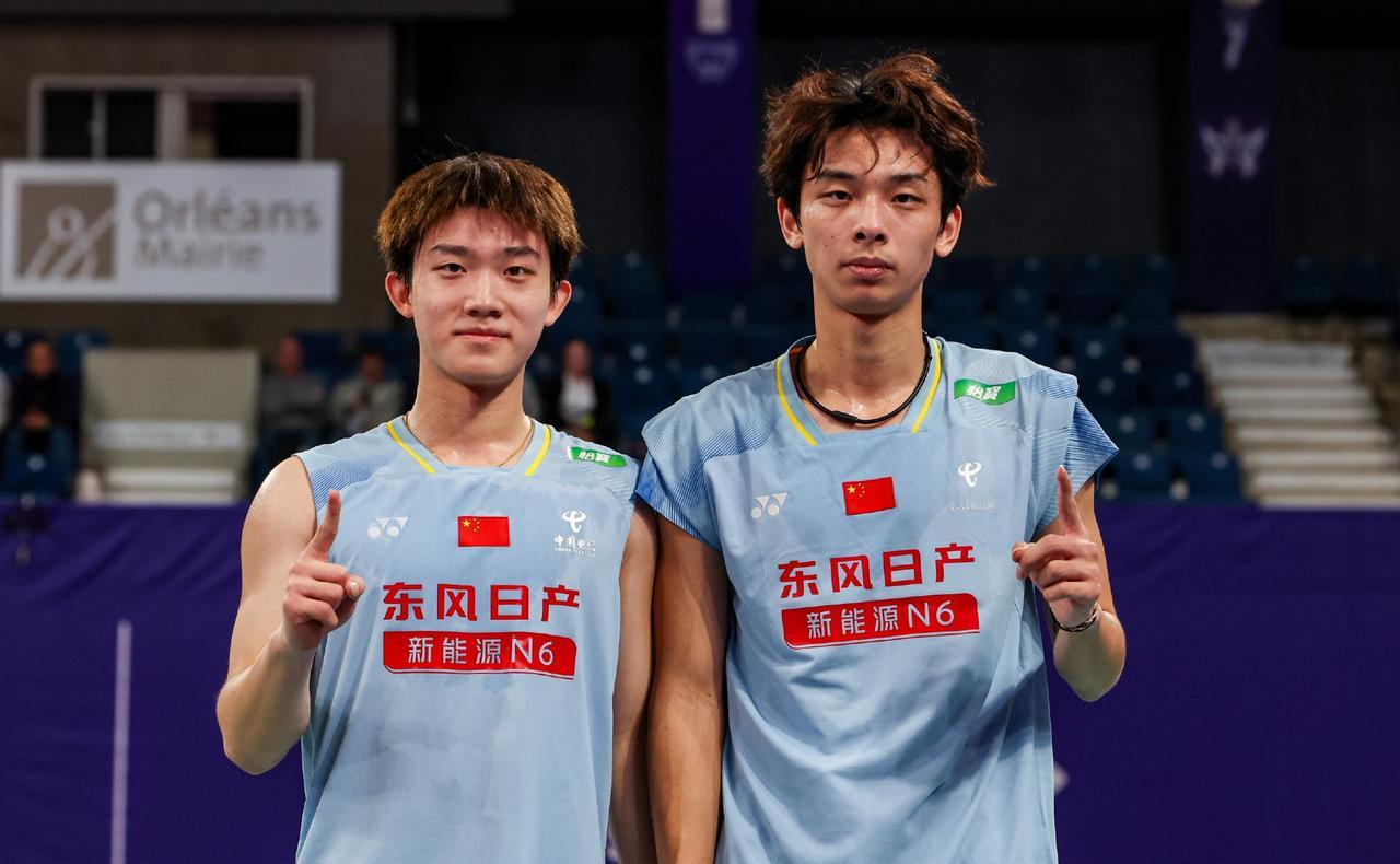 鲍骊婧/曹梓涵 21-19、15-21、21-10 击败泰国组合哈泰蒂普/纳帕帕