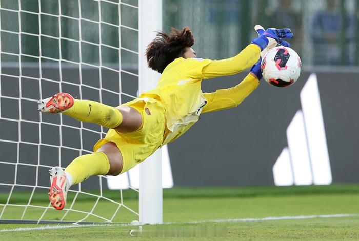 历史性突破！U17女足点球绝杀法国首次闯进世界杯八强，足协发声点赞小玫瑰国足回应