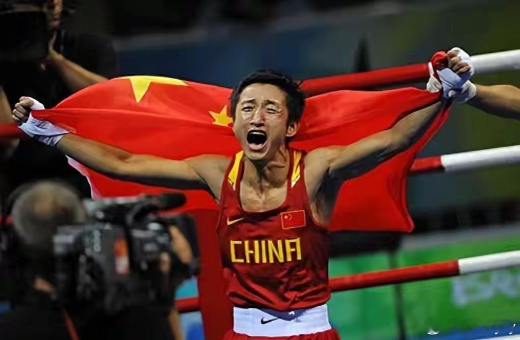 亏掉2亿后重返拳台！邹市明，是追梦还是被生活逼回来？邹市明45岁重返拳击赛场邹市