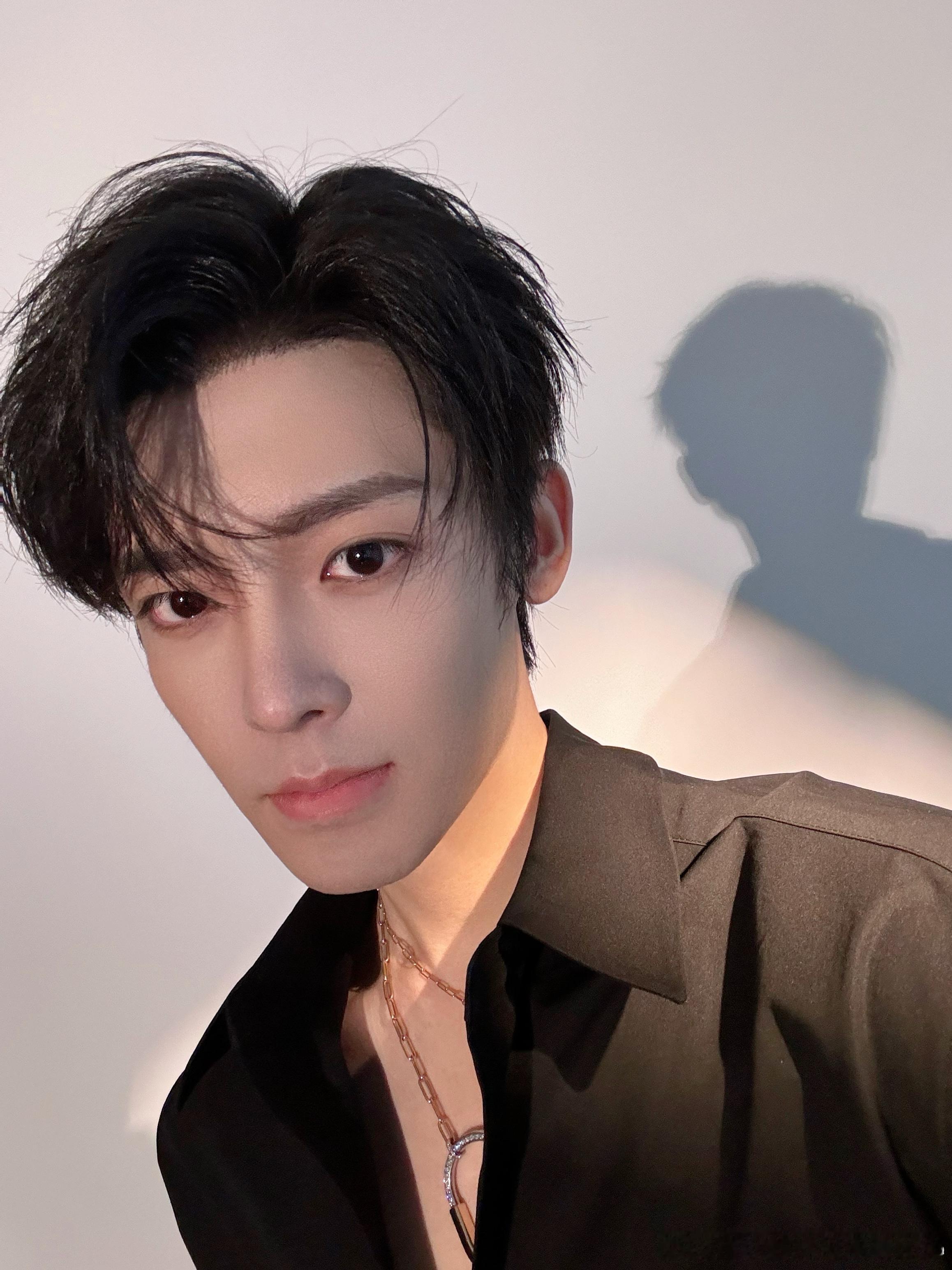 #侯明昊自拍梦回寒武纪# 看到侯明昊的自拍，仿佛又走进了寒武纪的神秘世界。 ​​