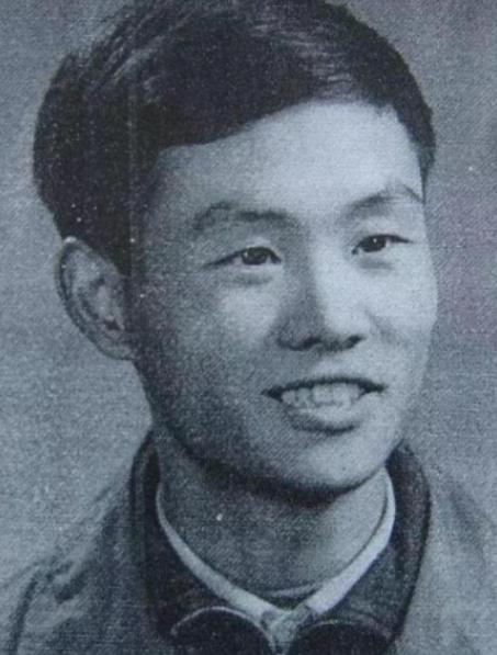 1970年，一名知青因为一首歌被判处死刑，就在他做好死亡的准备时，审判员却突然宣