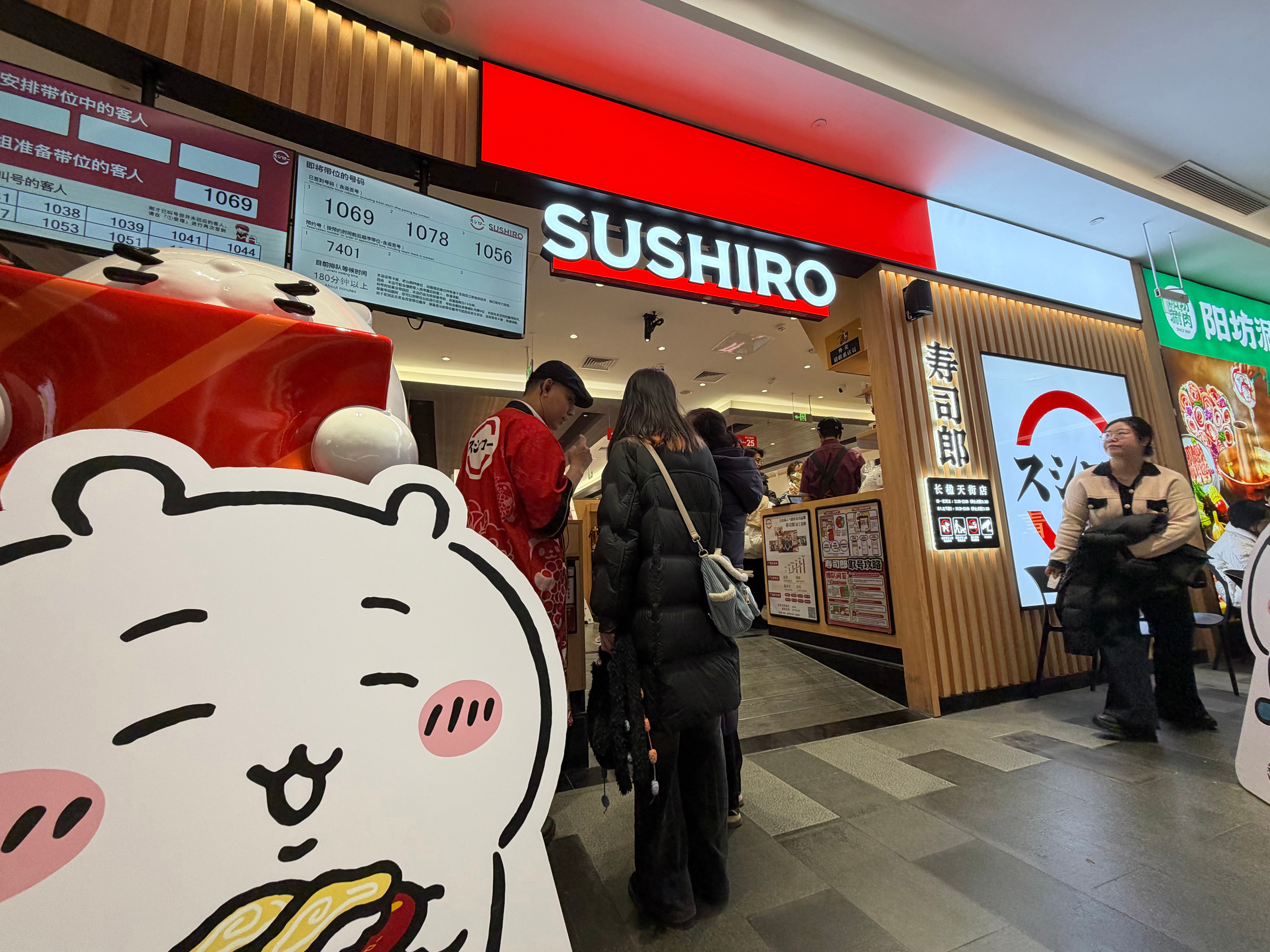 寿司郎还是这么火，黄牛估计在这儿挣了不少钱，如果没黄牛咋办呢，蔚来车主可以提前叫