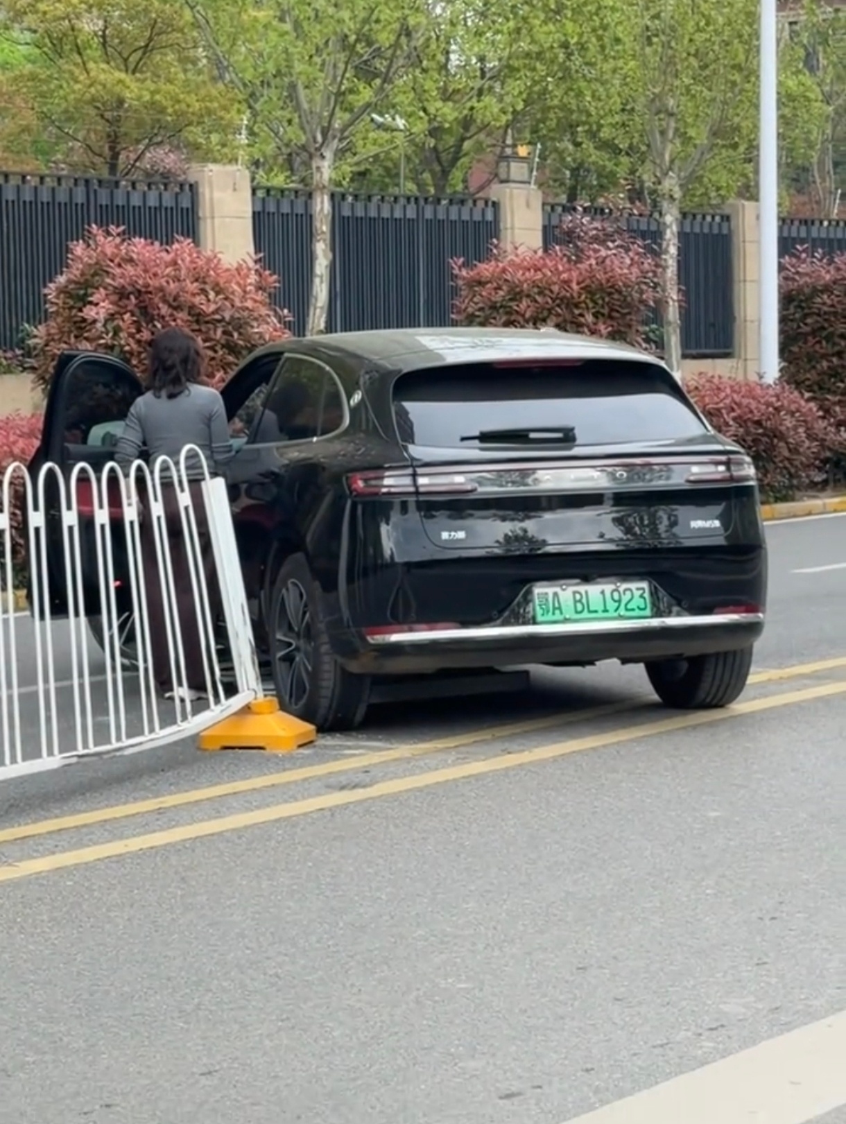 AI污染真的该好好整治下不能成为某些群体造谣泼脏水的工具