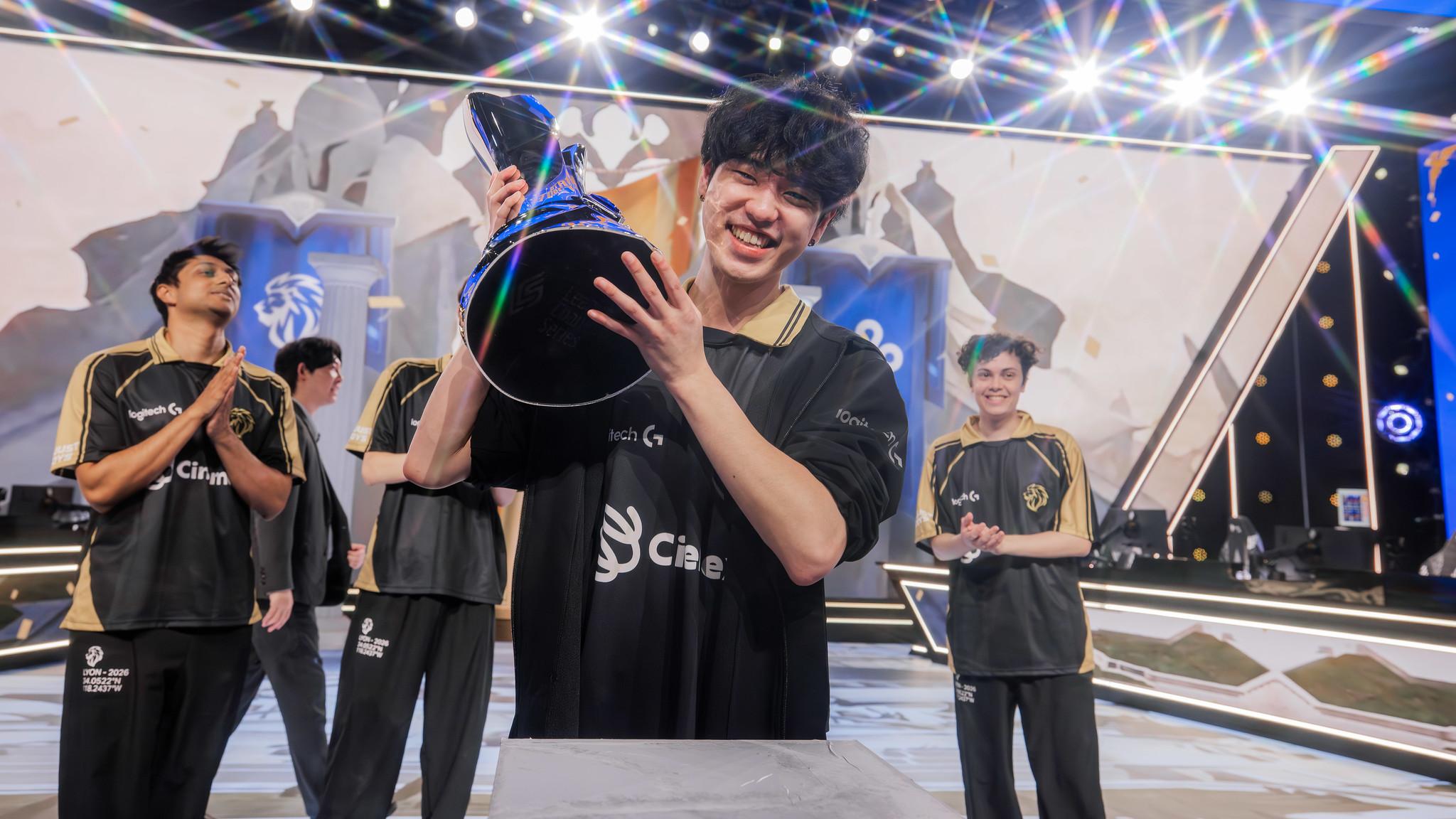 Berserker：我们目前打不过LCK和LPL队伍，先锋赛是积累经验