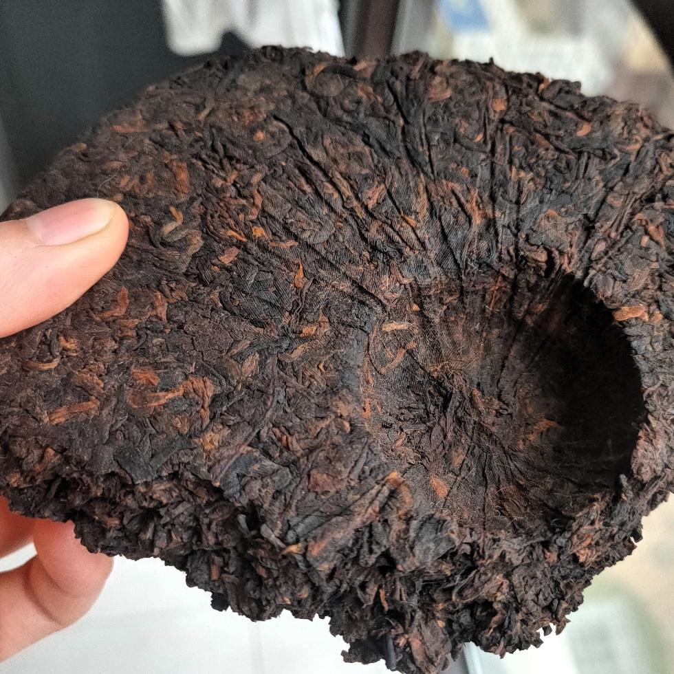 上手，一掂重量，一看成色，就能淘汰98%的烂茶。普洱茶、白茶、岩茶、红茶，不管什