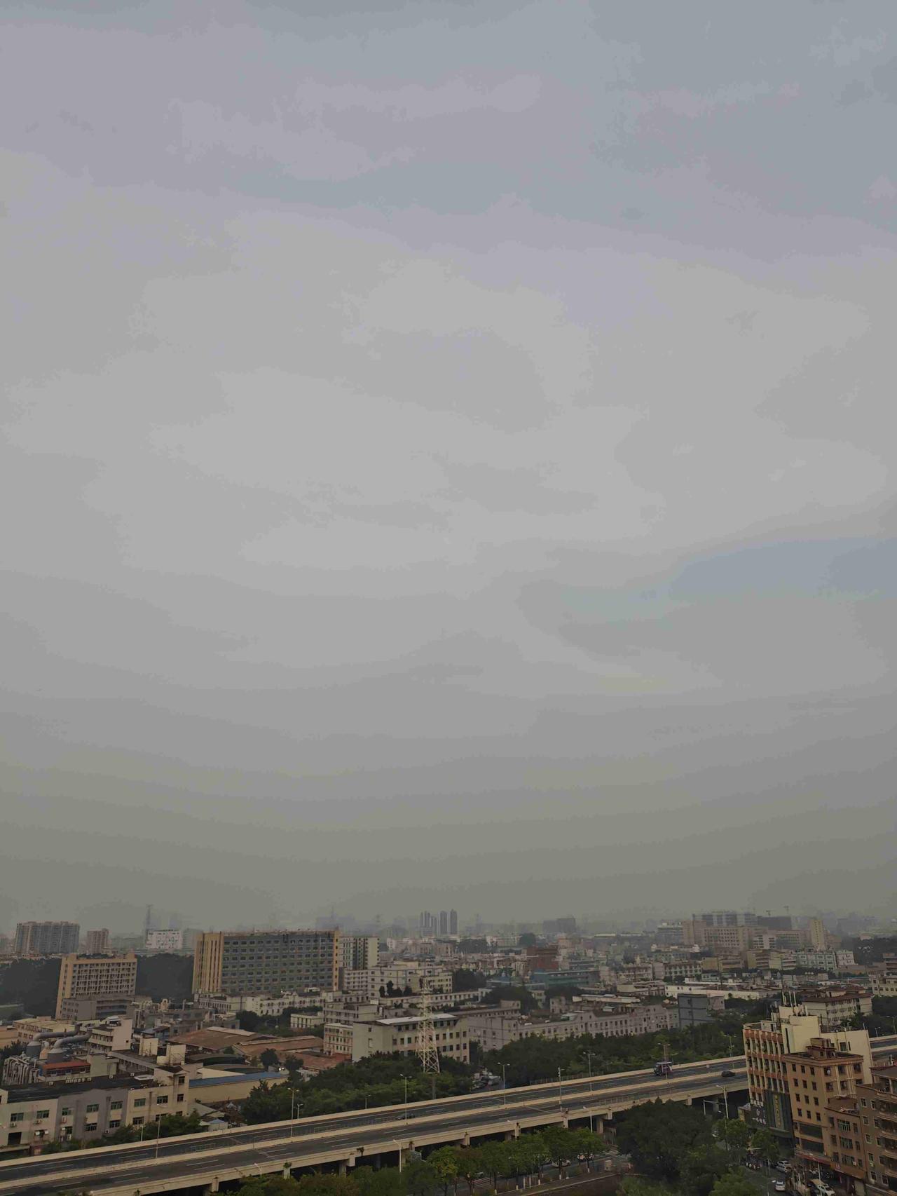 我的今日状态：😁轻松愉快
我这里的天气：⛈️雷雨：深圳今日雷雨，气温25度到3