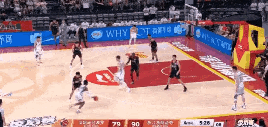 孙铭徽跟布朗的三分球，基本锁定胜局了。深圳男篮vs广厦男篮CBA