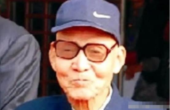 1979年，姚连蔚被免职，此后他回到了西安昆仑机械厂，重新当了一名普通工人。不久