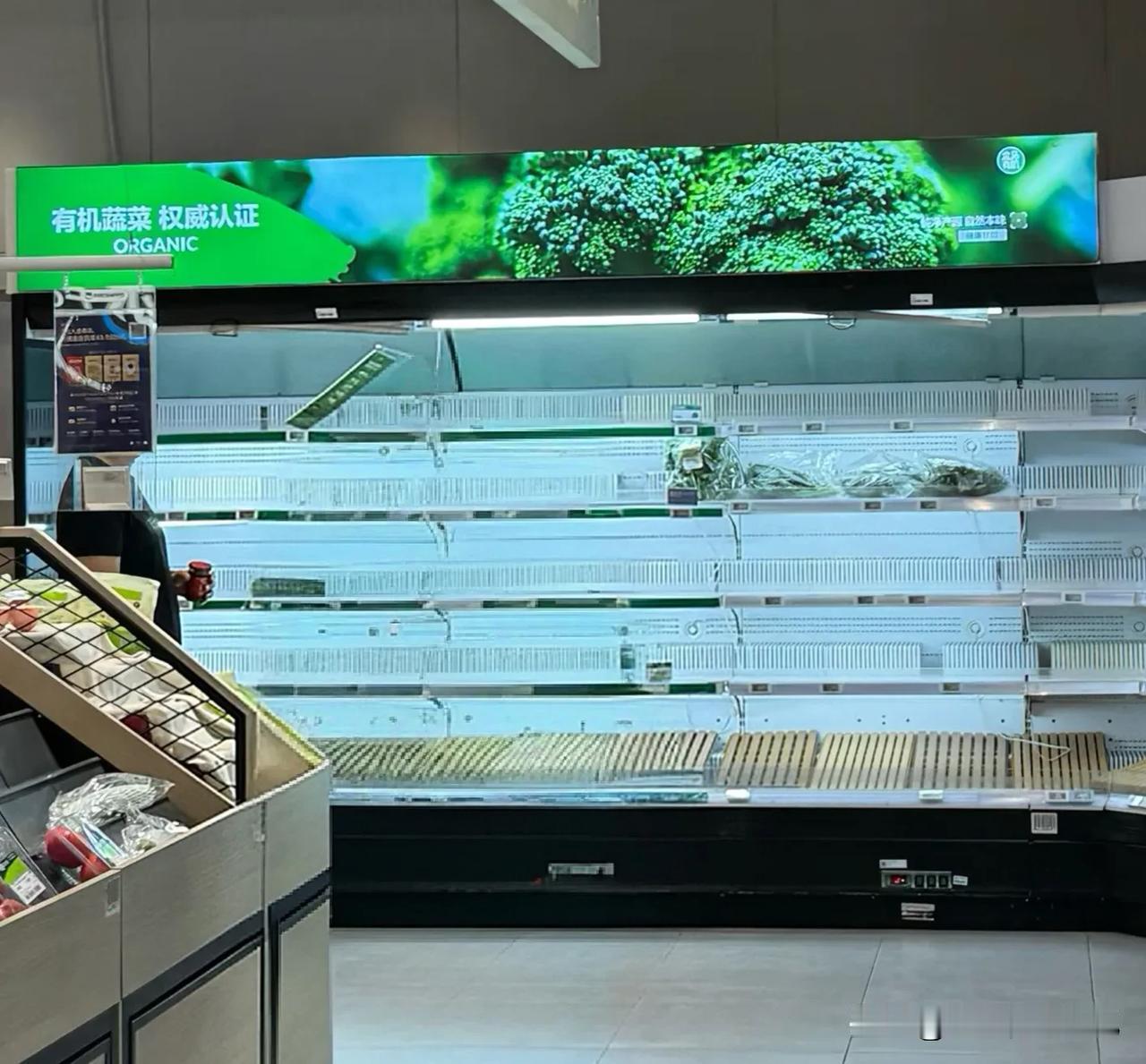 台风要来了。超市里的食物销量太好了[捂脸][捂脸][捂脸]这几天在家里吃面条吧