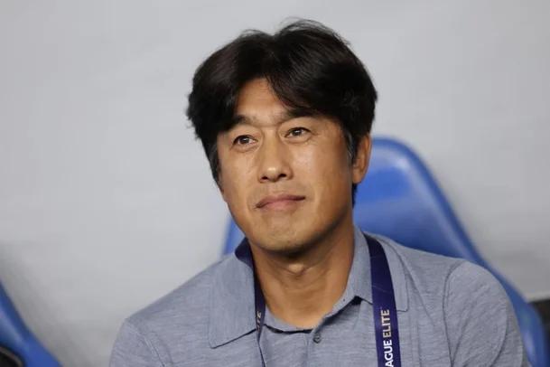 虽遭逆转仍面带微笑，成都蓉城主帅徐正源：结果遗憾但球员已尽力，换人是为了联赛的无
