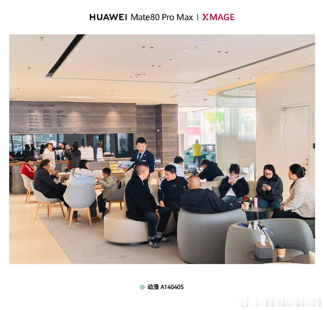 又来鸿蒙智行吃饭了今儿给我的智界R7来做个保养，顺便吃个饭喝个咖啡！服务一如以往