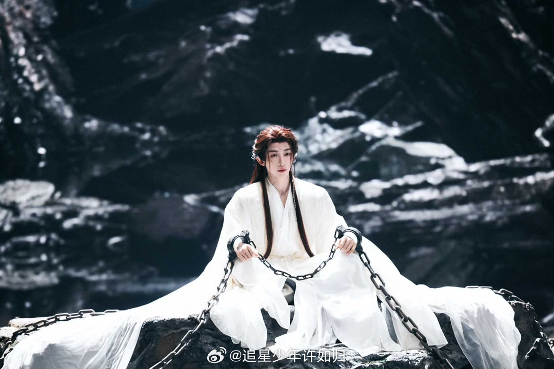 刘宇 没错我就是天地 月鳞绮纪必看单元！刘宇特别出演的天地戏份虽少却惊艳，懵懂无