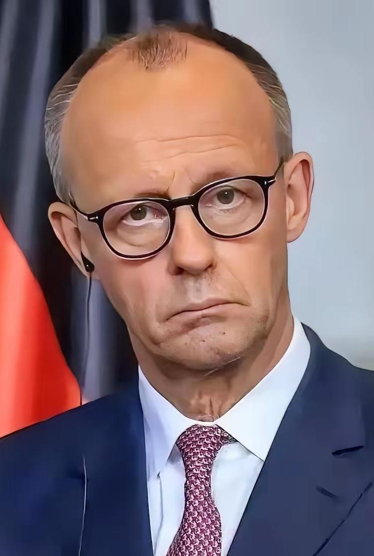 没人想到，这步棋走得这么狠、这么快。昨天还在北京谈笑风生，今天一早直接到杭州。德