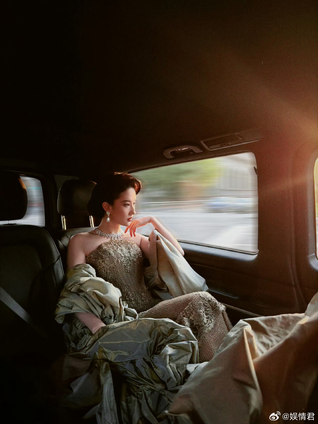 刘亦菲又给我贡献壁纸了刘亦菲壁纸大户上新了 谁动刘亦菲这组图有多适合当背景当壁纸