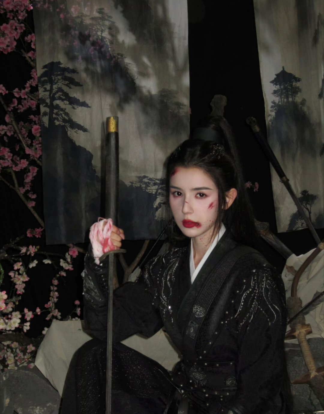 战损版凤大人[憧憬]，超喜欢哈尼克孜这个造型，破碎感[兔子] ​​​