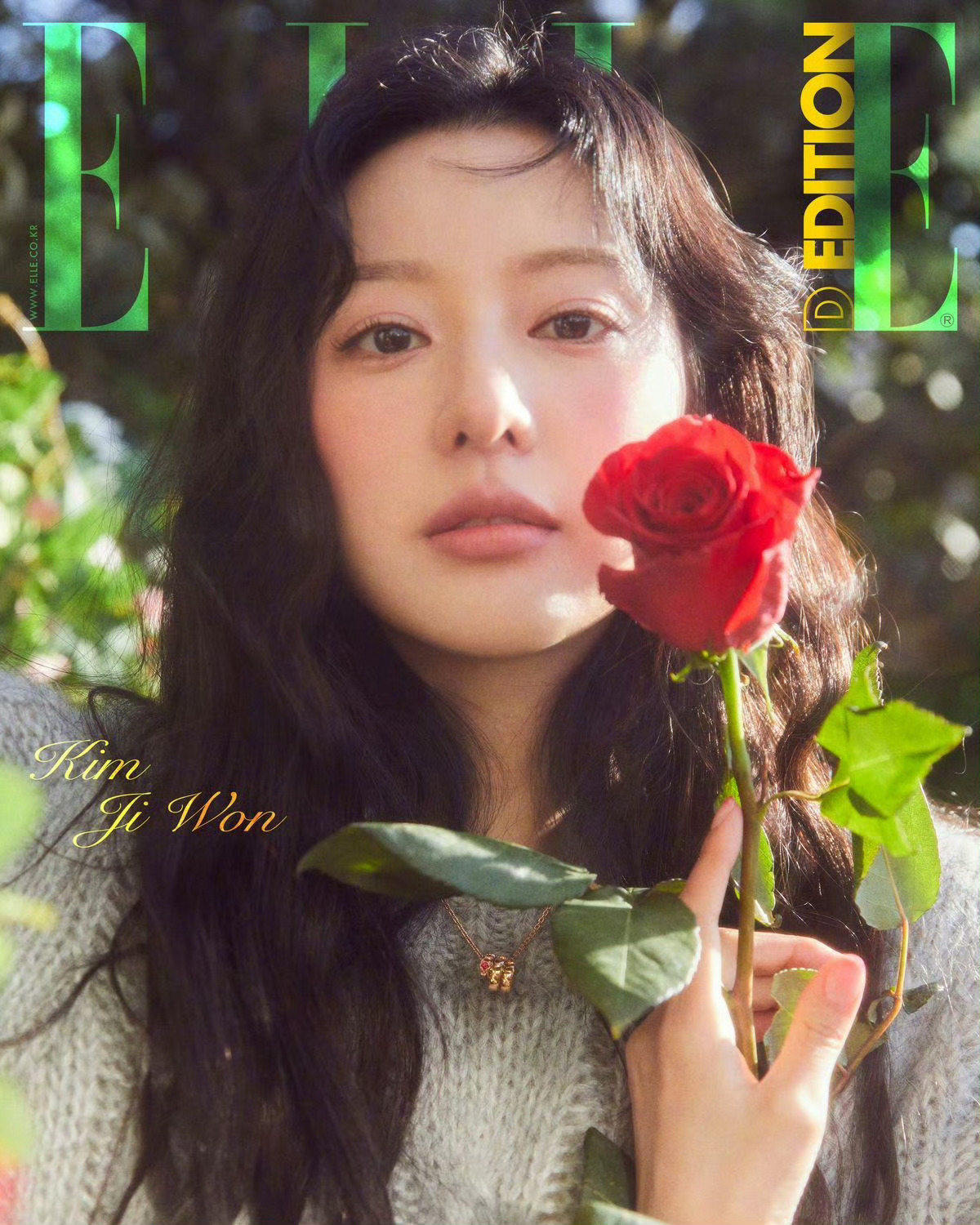 金智媛登上《 ELLE E》KOREA D EDITION 电子刊封面。宝格丽B