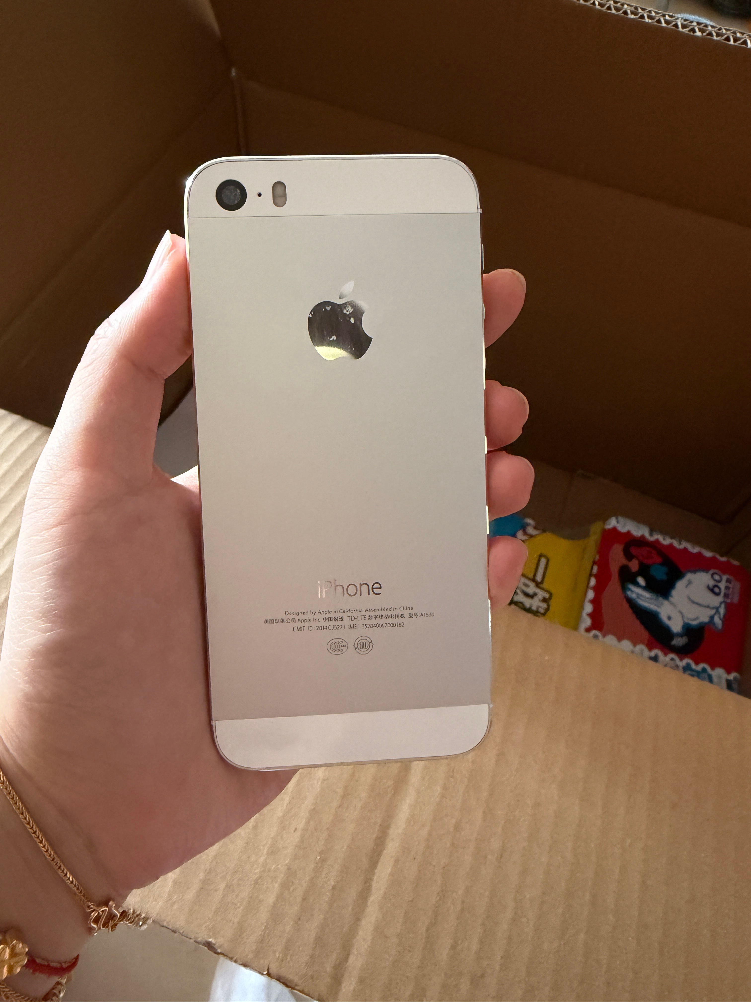 iPhone4回收价暴涨80倍iPhone4肯定是找不到了，前几天收拾家里翻到了