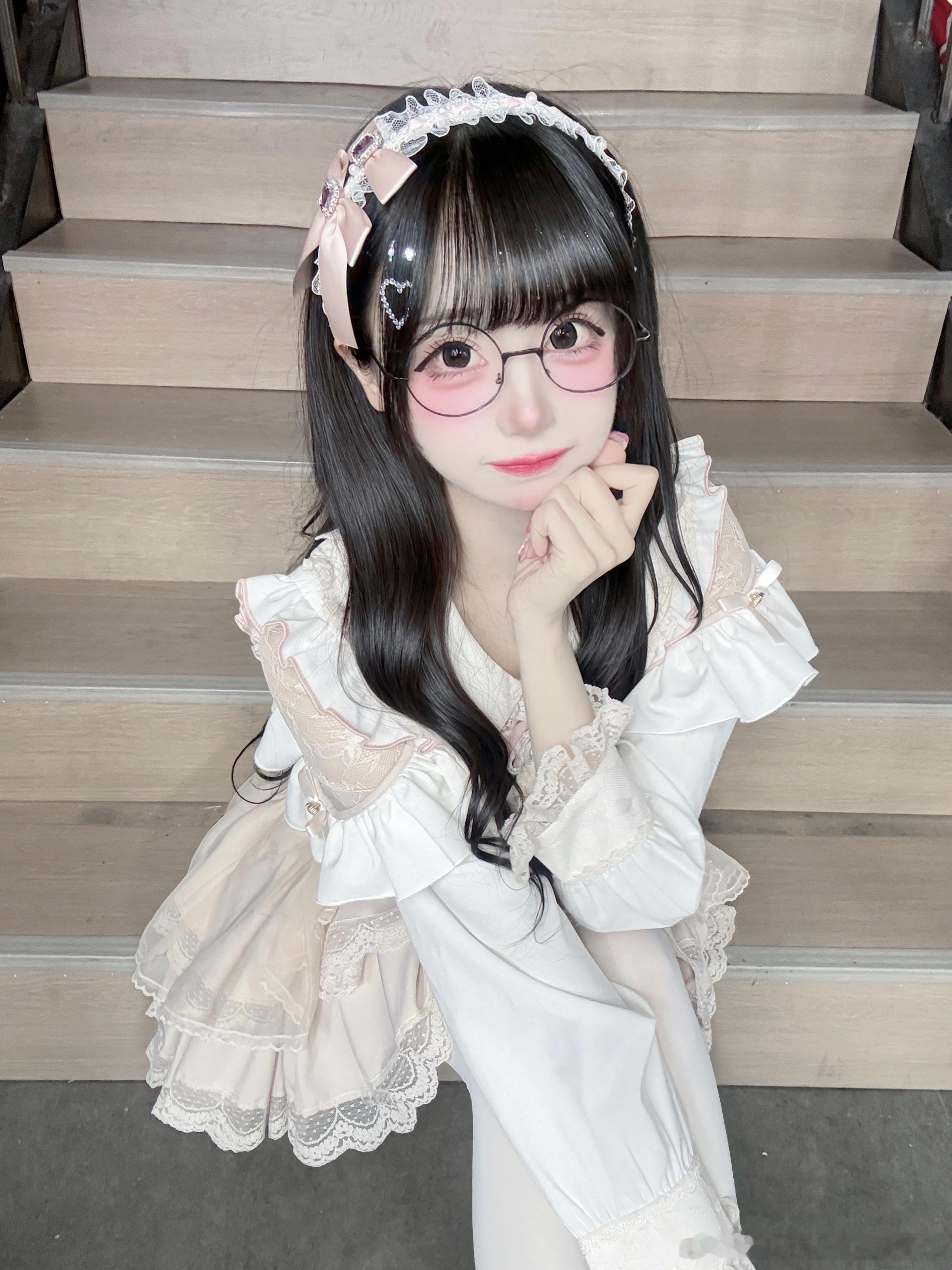 今天是清楚系小女子🥰好像是第一次完全披发的造型哦𐔌՞ ܸ.ˬ.ܸ՞𐦯今天特