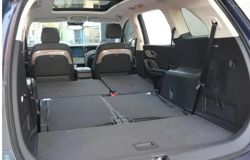 为什么买车要首选SUV，因为SUV可以改成床车，实现床车自驾游，在周末短途自驾游