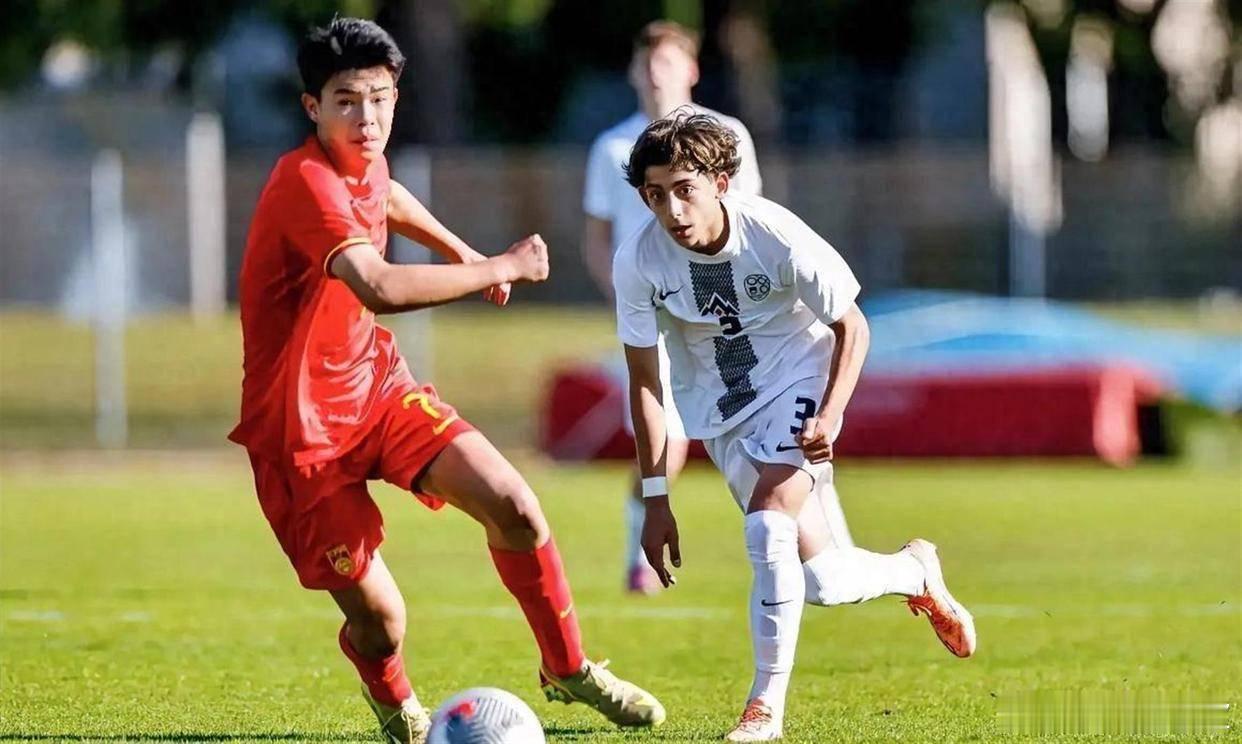 U15国足2-0干翻意大利，9分钟双响炸穿防线咱们U15国足在意大利“国家之杯”
