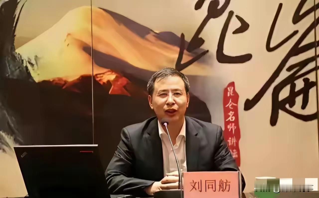 闵超这事我看透了，浙大这波操作表面合规但确实让人心里咯噔一下。

26岁博导的争