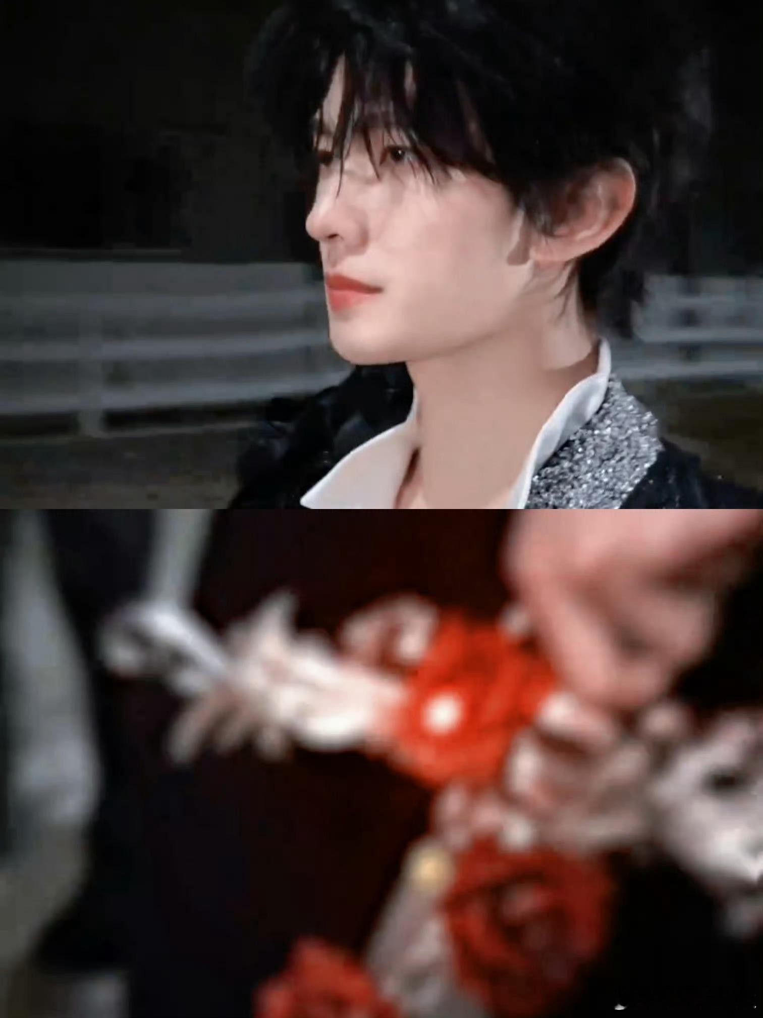 杨洋执剑黑马王子  谁被杨洋执剑帅晕了！黑马骑士造型适配度满分，清冷矜贵又英气逼