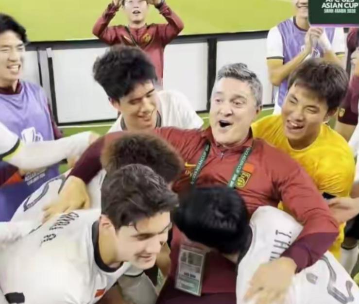 看了整场比赛，我最担心的不是U23能不能夺冠的问题，而是担心安东尼奥会不会被解雇