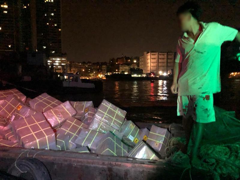 网上老有人传海关罚没物品能“内部处理”，这纯粹是无稽之谈。海关罚没财物种类不少，