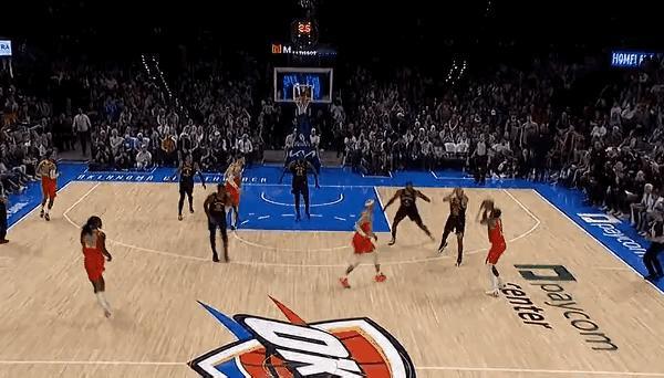 库里生涯第一个恶意犯规！这球太拼了，垫脚被吹恶意犯规，得不偿失库里扑防以赛亚乔，