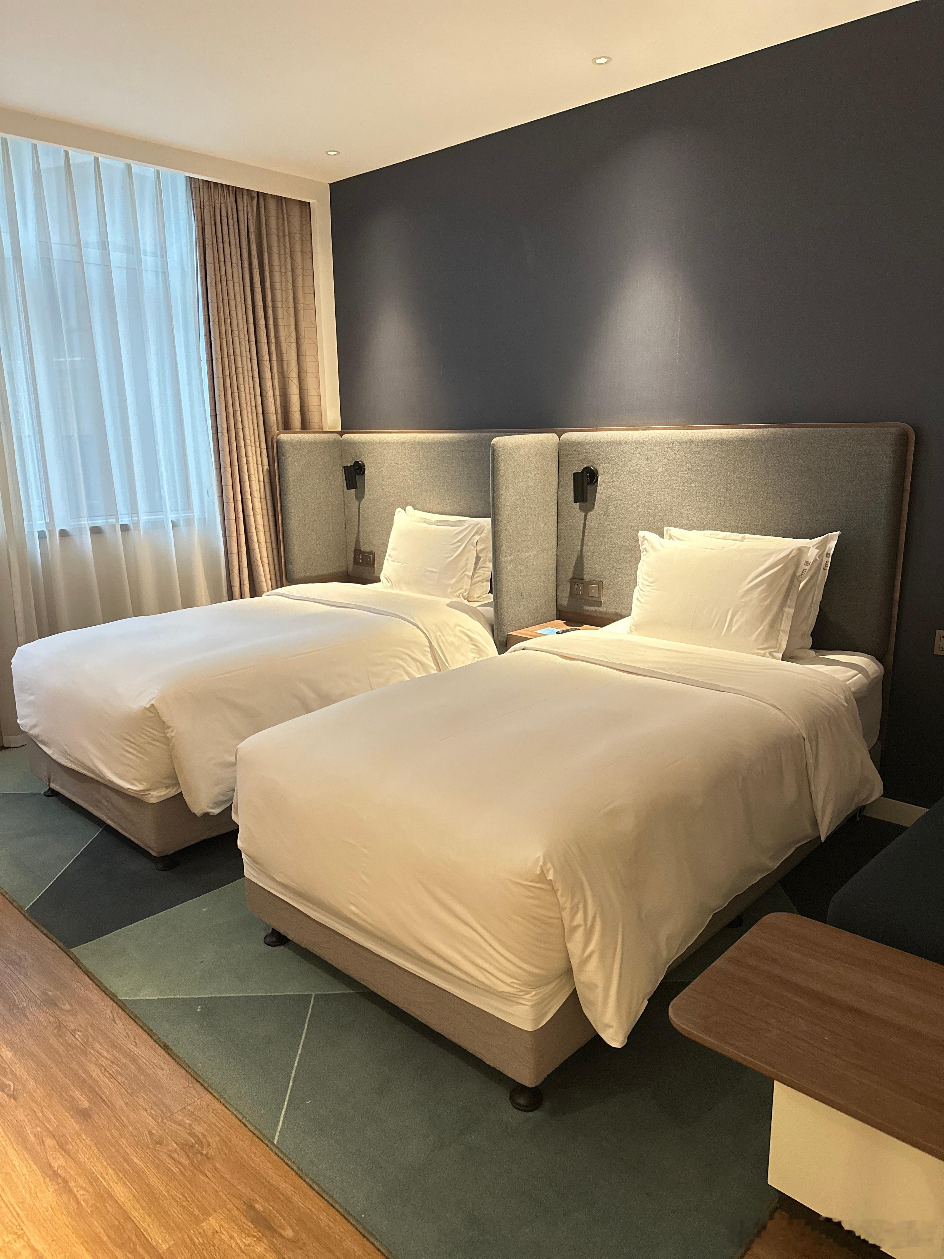 出差住的酒店，这环境你们觉得能打几分？ 