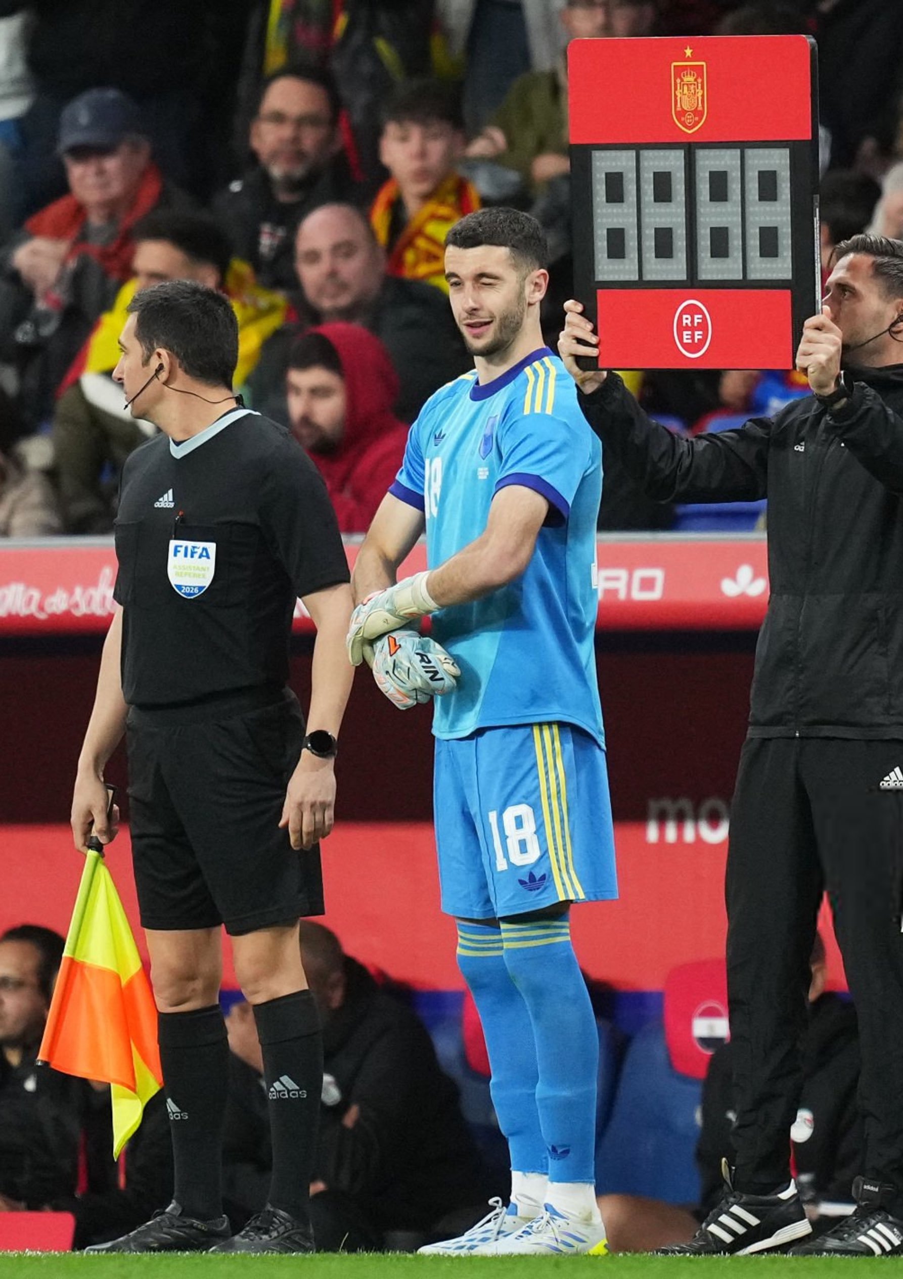 问：你出场的时候，嘘声和口哨声此起彼伏…… 🗣️胡安·加西亚：最后，我对我的首