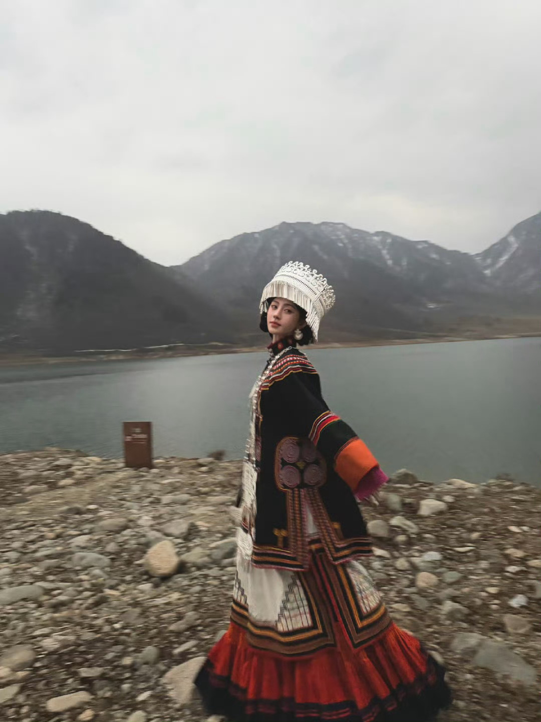 鞠婧祎苏绿夏 jjy鞠婧祎elle四月刊封面 很漂亮哦姐姐