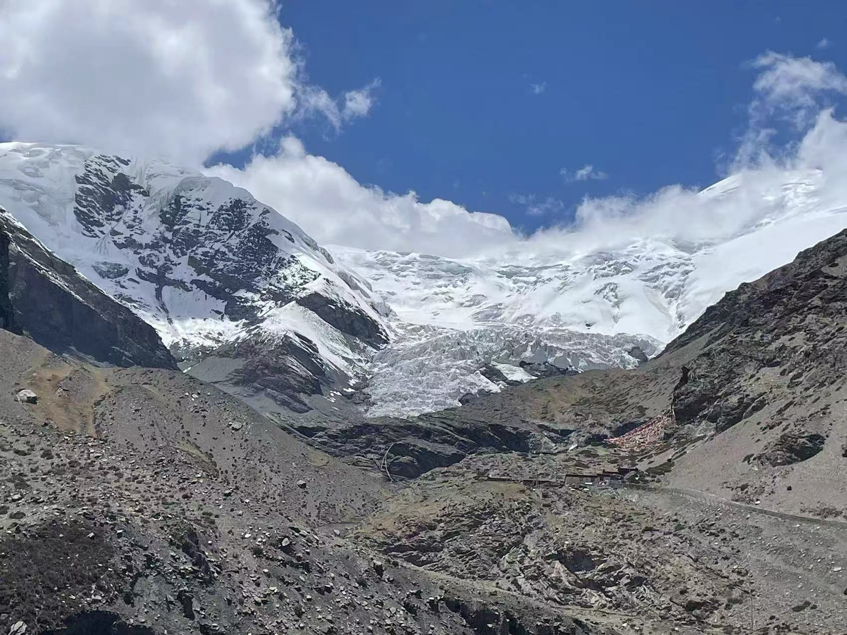 跟着小德游山南山南的魔力在于，它能同时满足你对远方所有的想象——关于历史，关于自