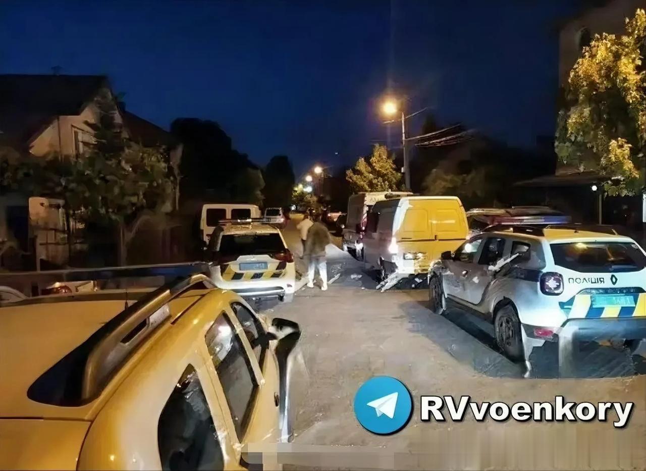 乌克兰西部利沃夫市，昨天晚上一群利沃夫当地人和一群哈尔科夫人发生大规模斗殴，造成