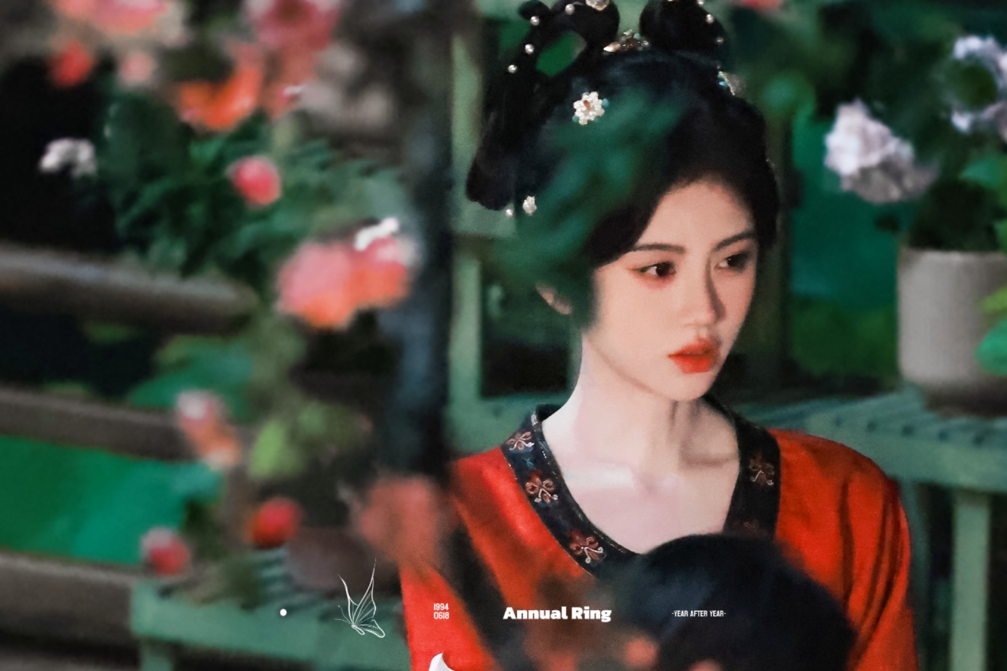 鞠婧祎露芜衣 jjy鞠婧祎月鳞绮纪 落日溺在云层里 银河滑落一片掉进大海里 月光