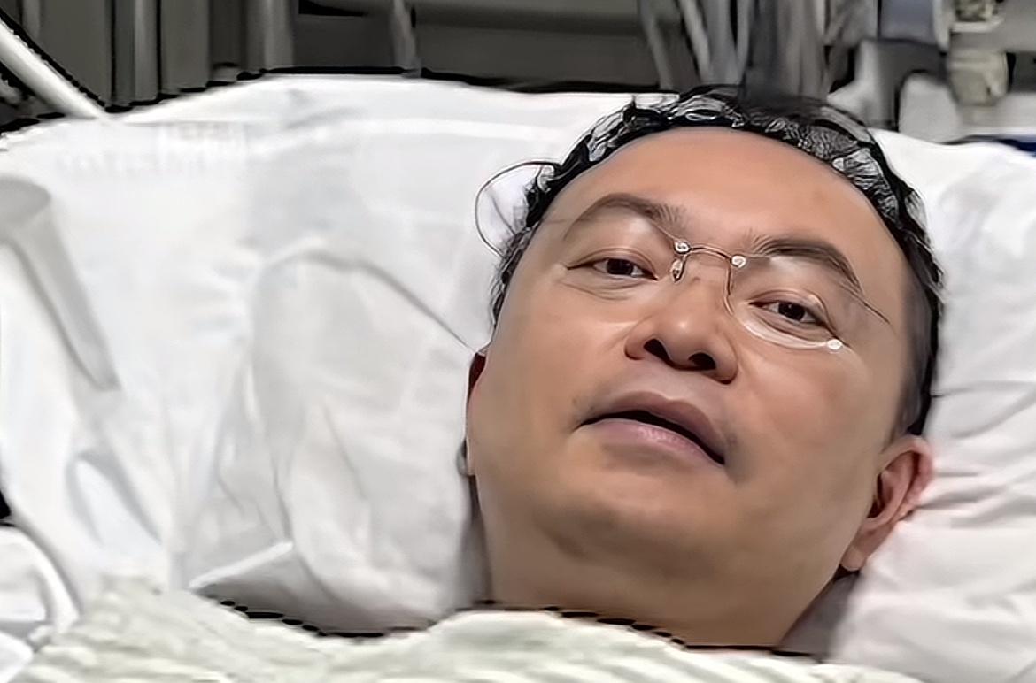 终于明白蔡磊为啥眼眶发红还笑出声了！  

前两天倪萍拄着拐杖专程去看他，两年没
