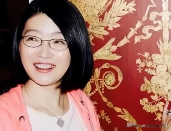 尽管温州女首富掌控着两家市值高达3700亿元的医药上市公司，她与癌症的斗争却以失