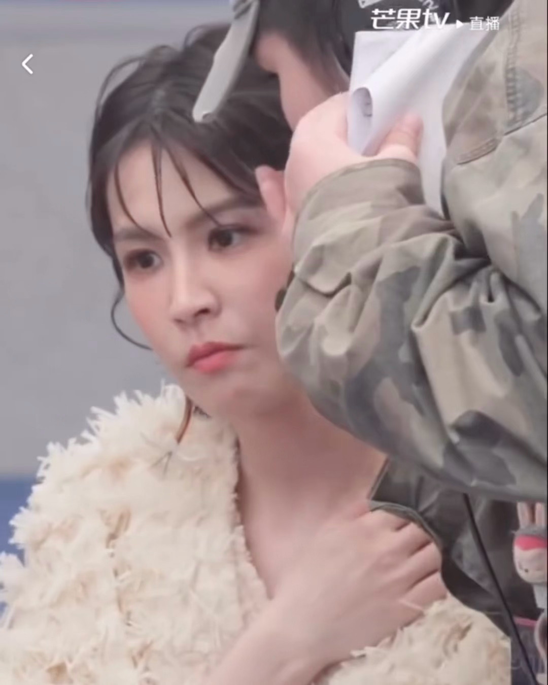 曾沛慈 求求不要曾沛慈亲亲被节目组警告‼️导演那个手势很明显的亲亲的手势哈哈哈 