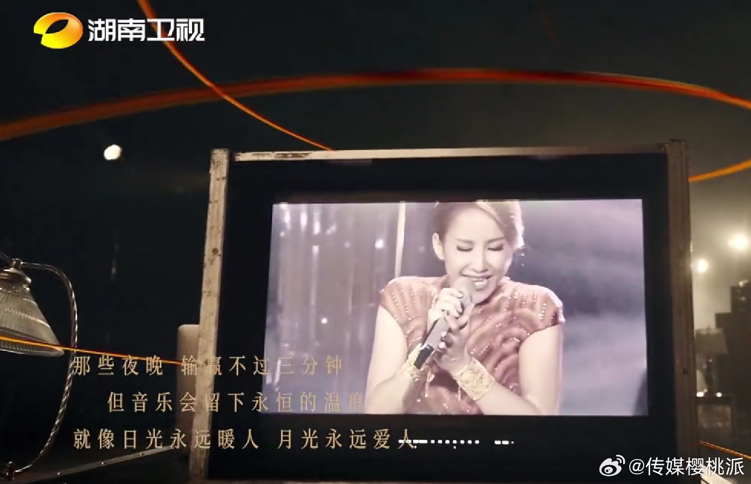 《歌手2025》的发布会明天就要举行，去年这个时候，节目组将过往的照片都排列好放