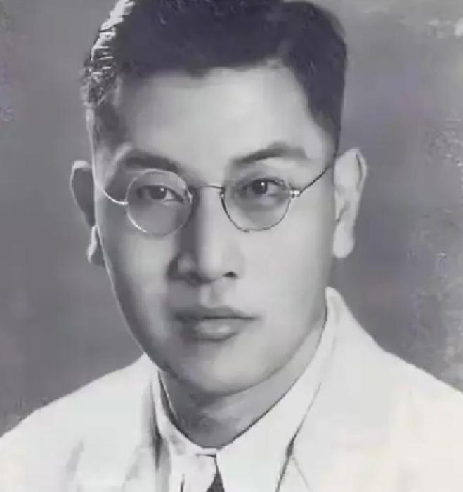 1928年，23岁的戴望舒向18岁的施绛年求婚，结果碰了一鼻子灰。到了第二年，他