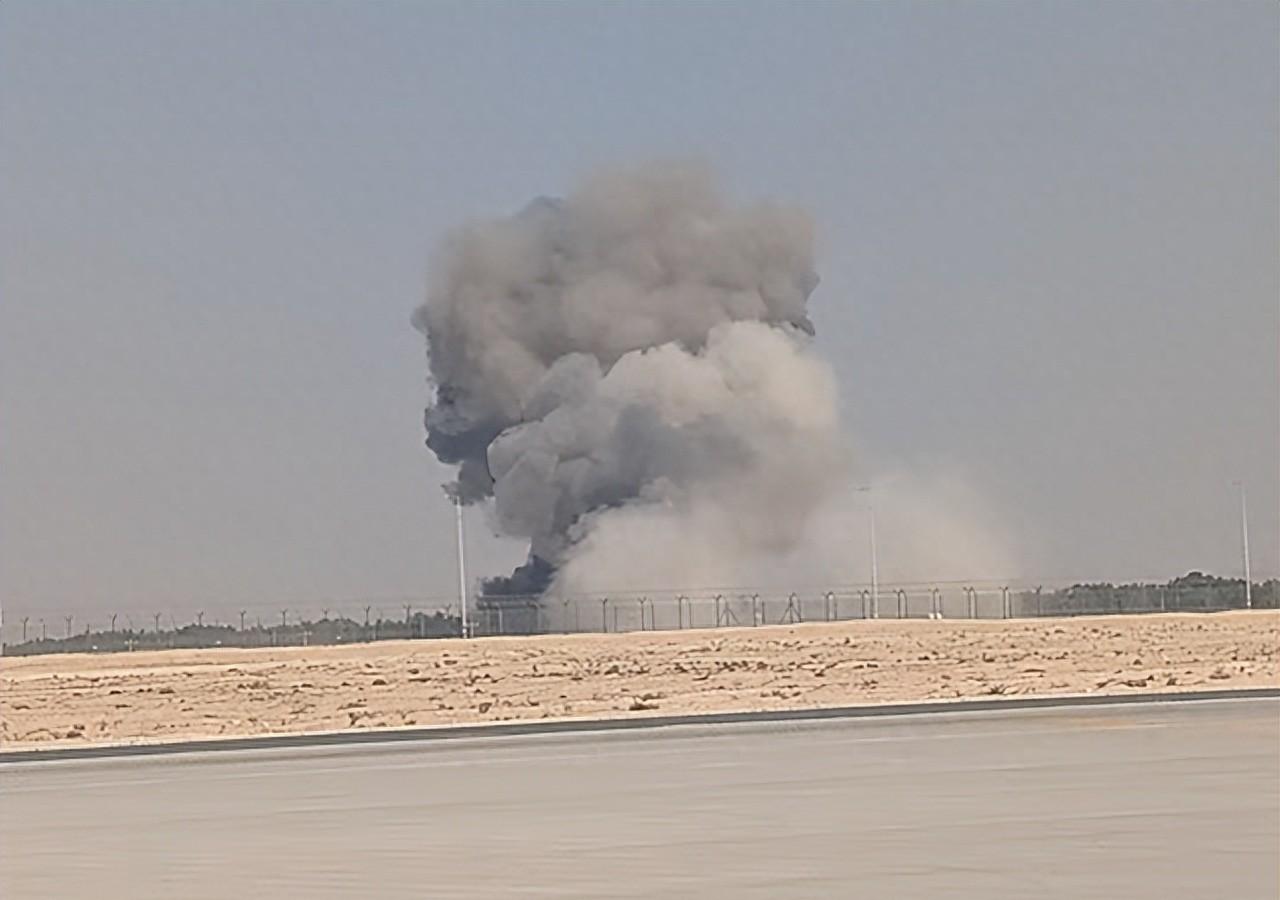 迪拜航展突发事故，印度战机坠毁，阿联酋直接换中国飞机压轴。
11月21日下午，迪